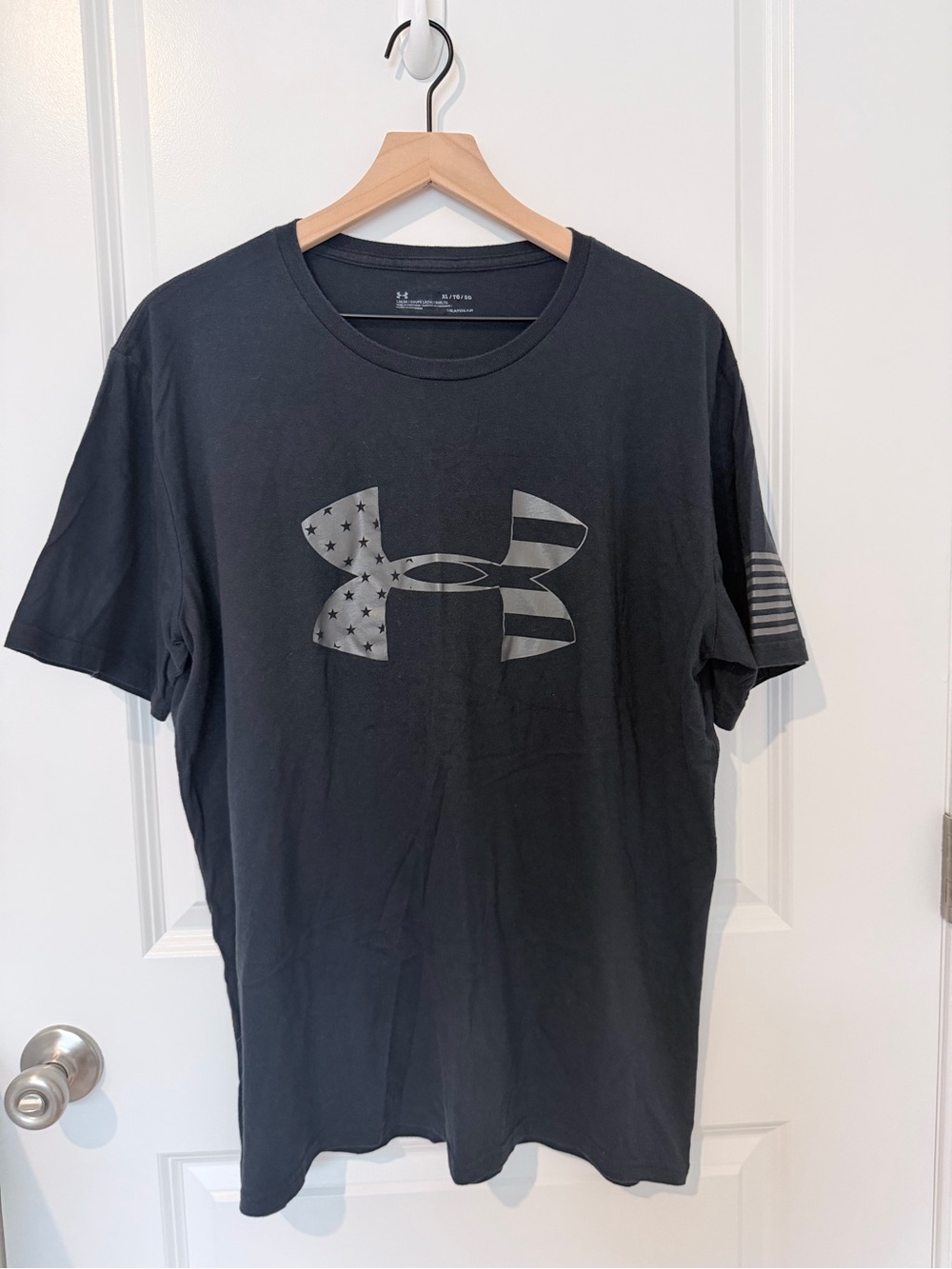 Under Armour Men’s Black Short Sleeve Logo Tee with Flag Graphic